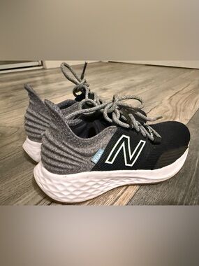 Kids New Balance running shoes excellent condition